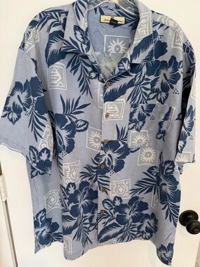 Tommy Bahama Light Blue and Navy 100% Silk Floral Camp Shirt XL